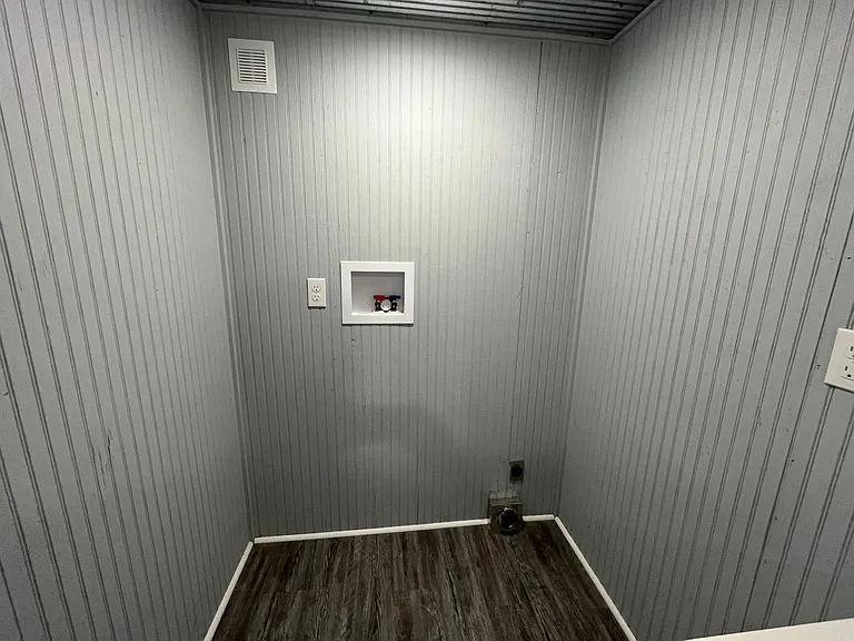 225 Community Dr #16 — Photo 4