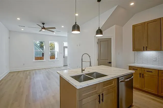 3738 Bruxelles St #3738 — Photo 5