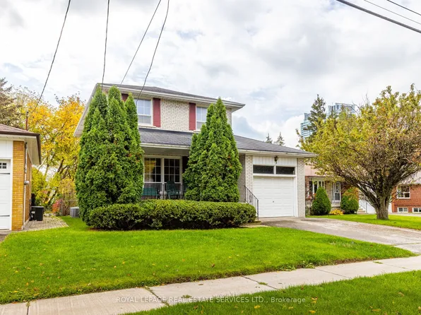 29 Doverwood Ct, Toronto, ON M2M 2G6