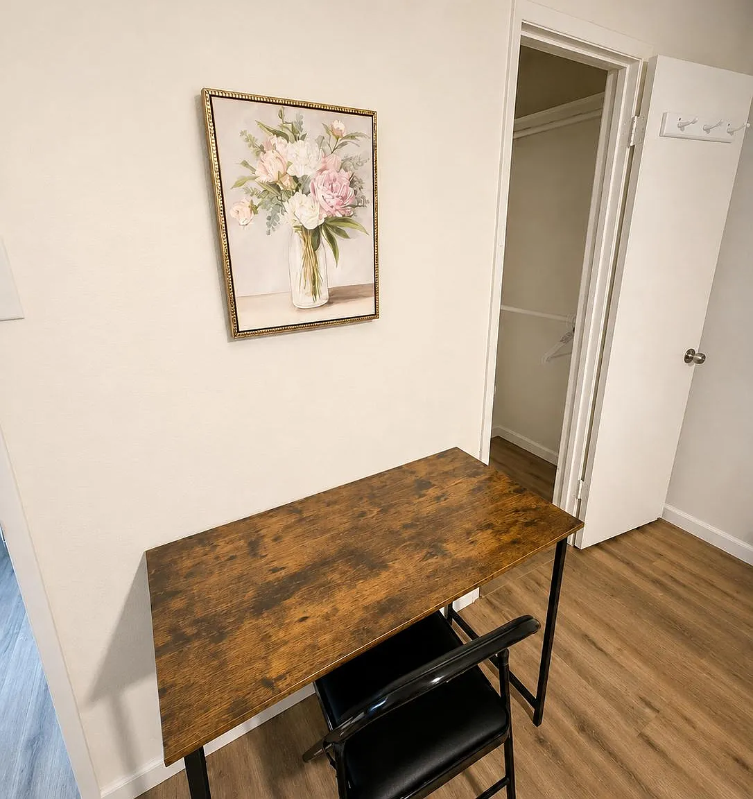 4 bed, 5.0 bath, 1960 sqft, $1,343 — Photo 2