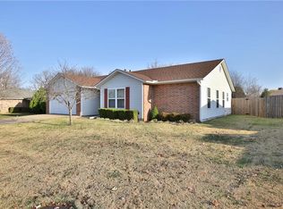 1584 N Fieldstone Ave, Fayetteville, AR 72704