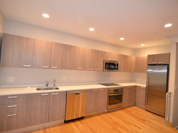 1072 Thomas Jefferson St NW APT 102, Washington, DC 20007