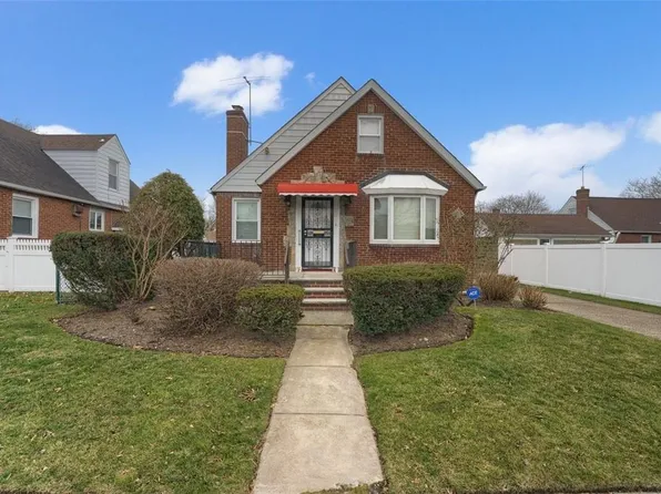 83-14 255th Street, Floral Park, NY 11004