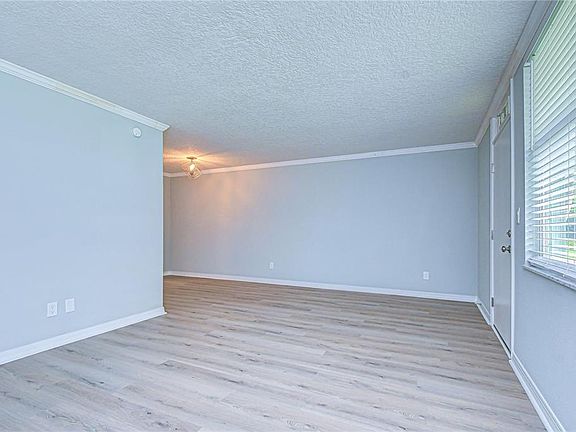 5th image of 4720 LOCUST STREET NE #118