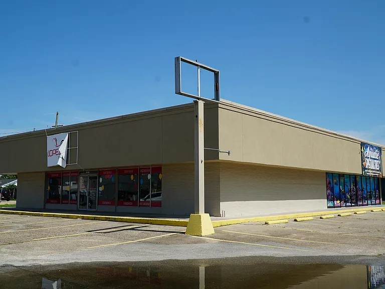 2735 Napoleon Ave — Photo 3