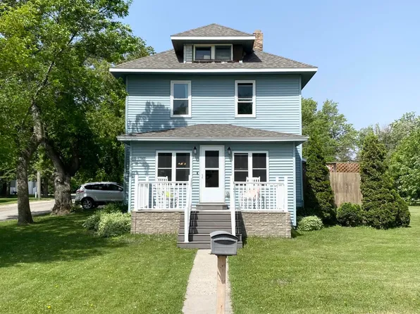 1002 8th St, Langdon, ND 58249