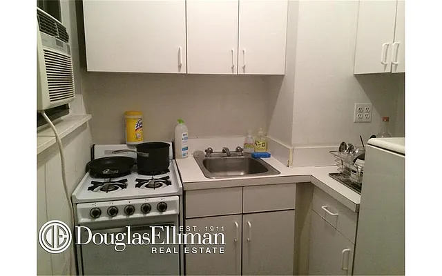 Rented by Douglas Elliman | media 16