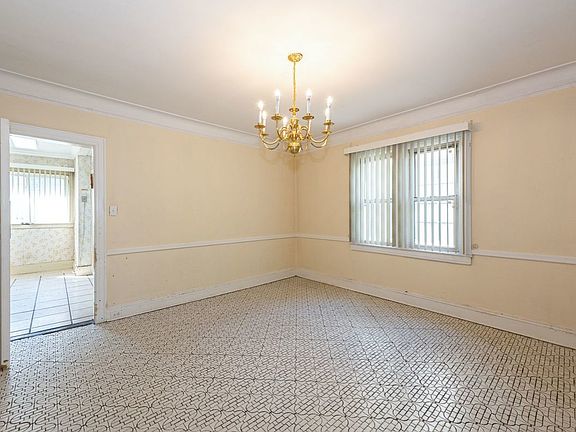 4th image of 11909 Audley St