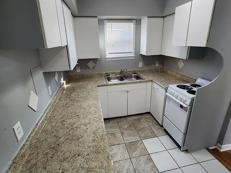5112 NW Radial Hwy — Photo 12