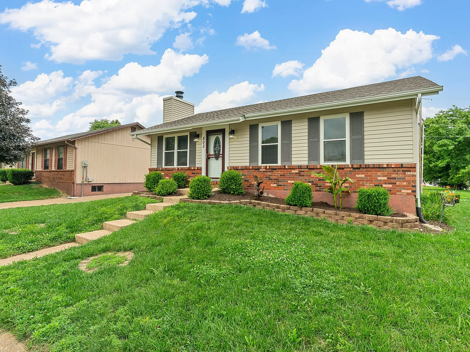 3 bed, 1200 sqft, $4,100 — Photo 2
