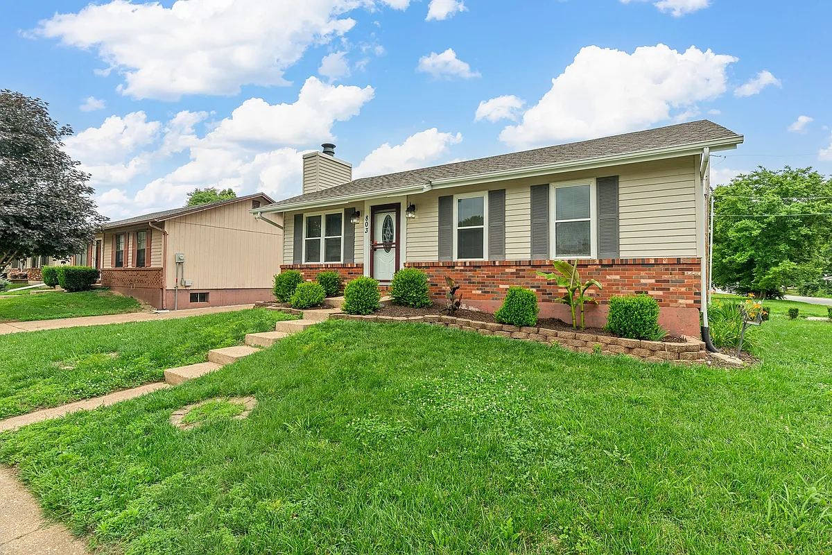 Building Photo - 803 Matthews Dr
