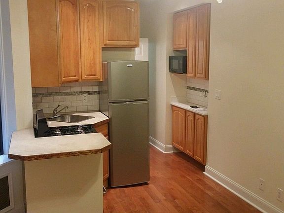 4th image of 327 E 83rd St APT 3C