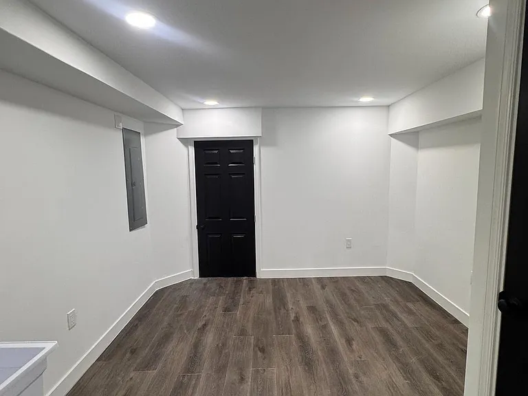 2606 W Fairmount Ave — Photo 8