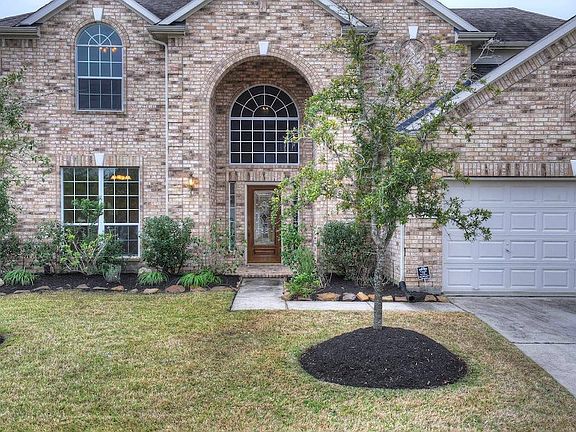 Home is great curb appeal!