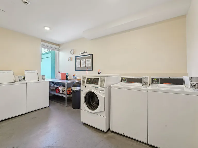 Addison Arts Apartments — Photo 23