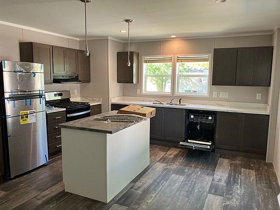 3rd image of 415 Western Avenue Site #82