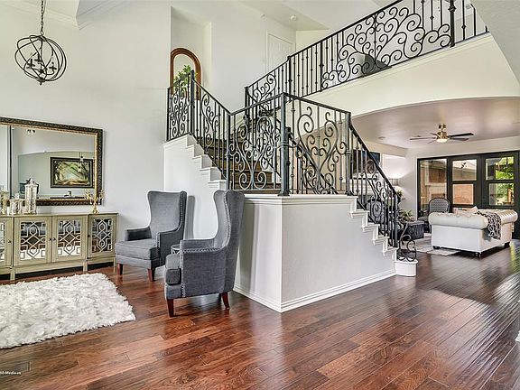 4th image of 1910 Hillcroft Dr