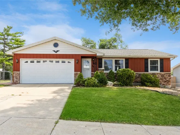 233 Alma Dr NW, Cedar Rapids, IA 52405