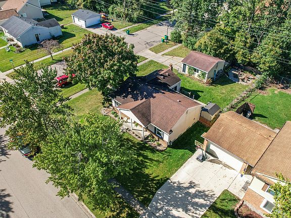 3rd image of 5792 New Meadow Dr