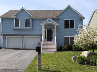 53 Lynwood St, Fall River, MA 02721