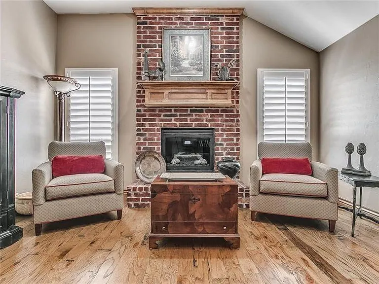1304 Fairsted Ct — Photo 11