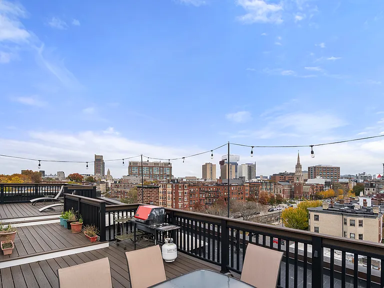 1011 Beacon St #4 — Photo 17