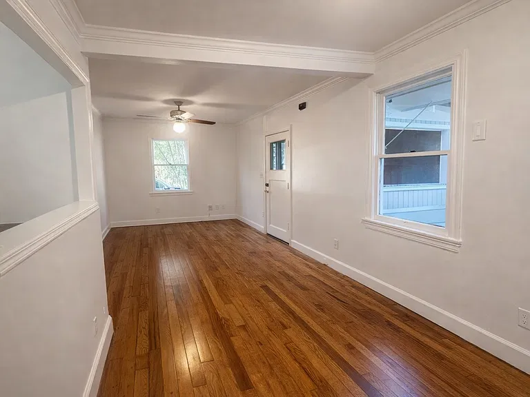 927 NE 7th Ave — Photo 3