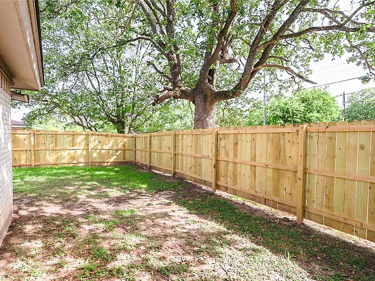 1202 Airline Dr — Photo 16