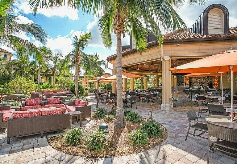 Poolside Dining and Grill