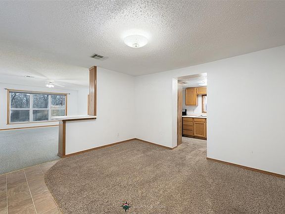 4th image of 825 S 3rd Ave