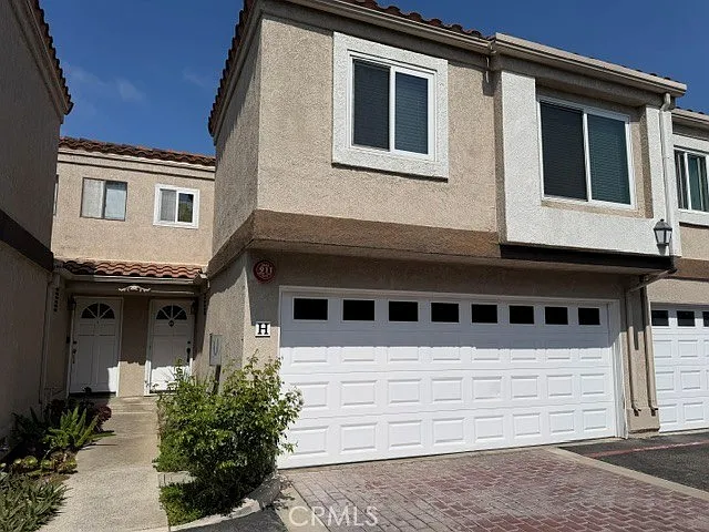 3 bed, 2.5 bath, 1281 sqft, $3,995 — Photo 2