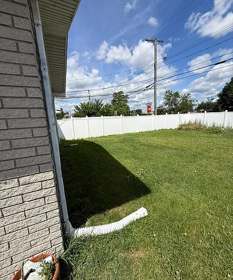 8609 Potomac Ave — Photo 4