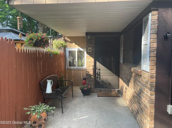 2 Brookview Lane, Troy, NY 12180