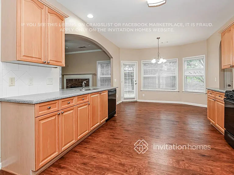 940 Island Bluff Ln — Photo 5