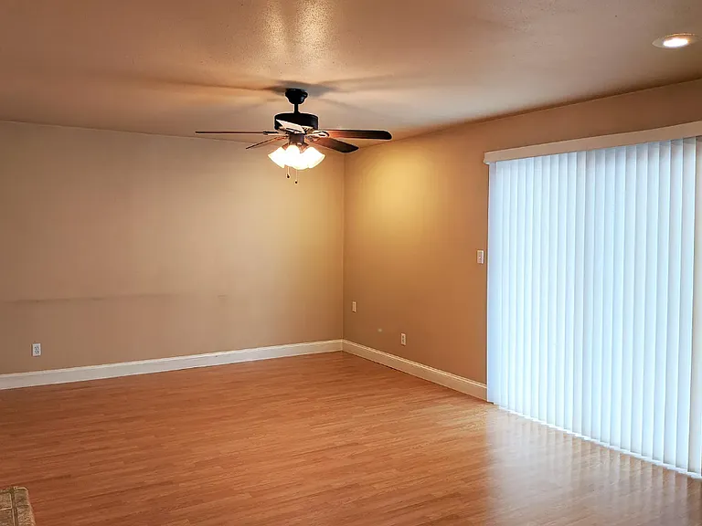 345 E Encore Dr — Photo 4