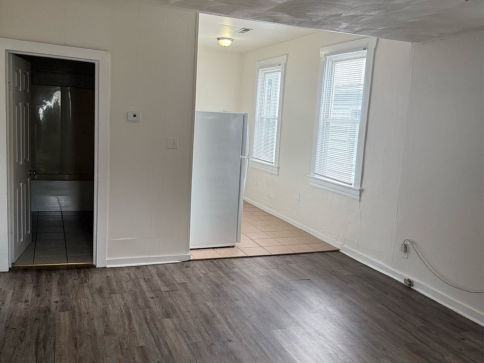 1st image of 1020 Jamison Ave NE #4