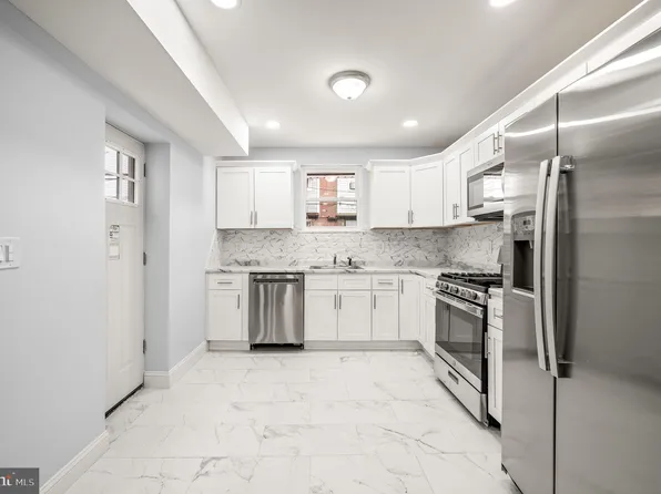 989 Carver St, Philadelphia, PA 19124