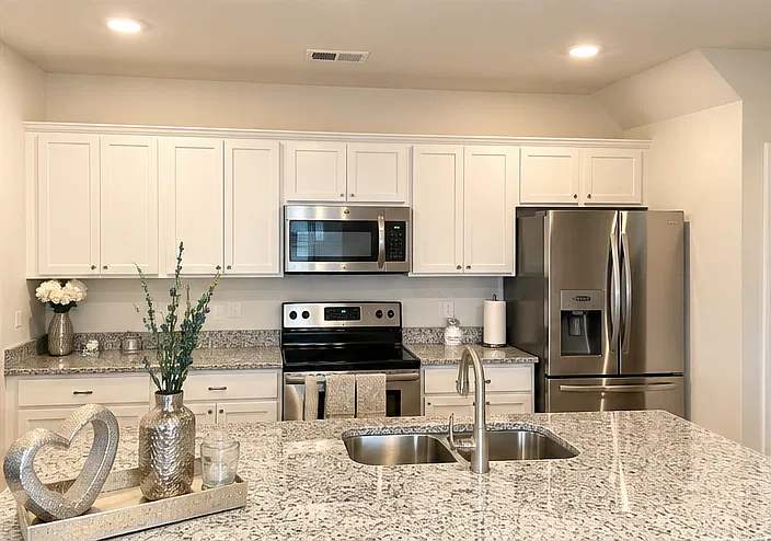 3 bed, 2.5 bath, 1428 sqft, $900 — Photo 2