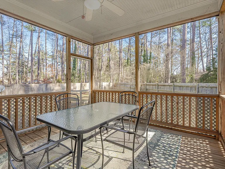 320 Lawrence Rd — Photo 28