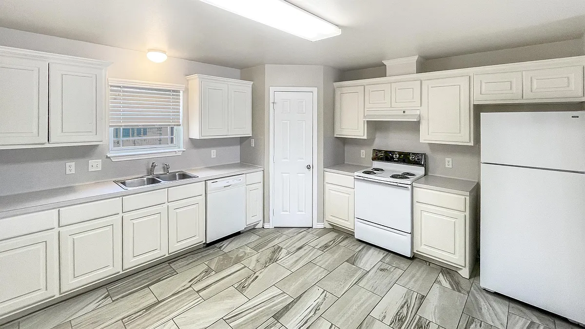 Building Photo - 9869 Riskys Ranch Dr