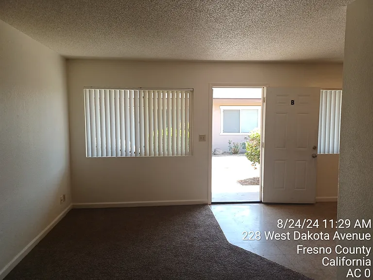 208 W Dakota Ave #C — Photo 5