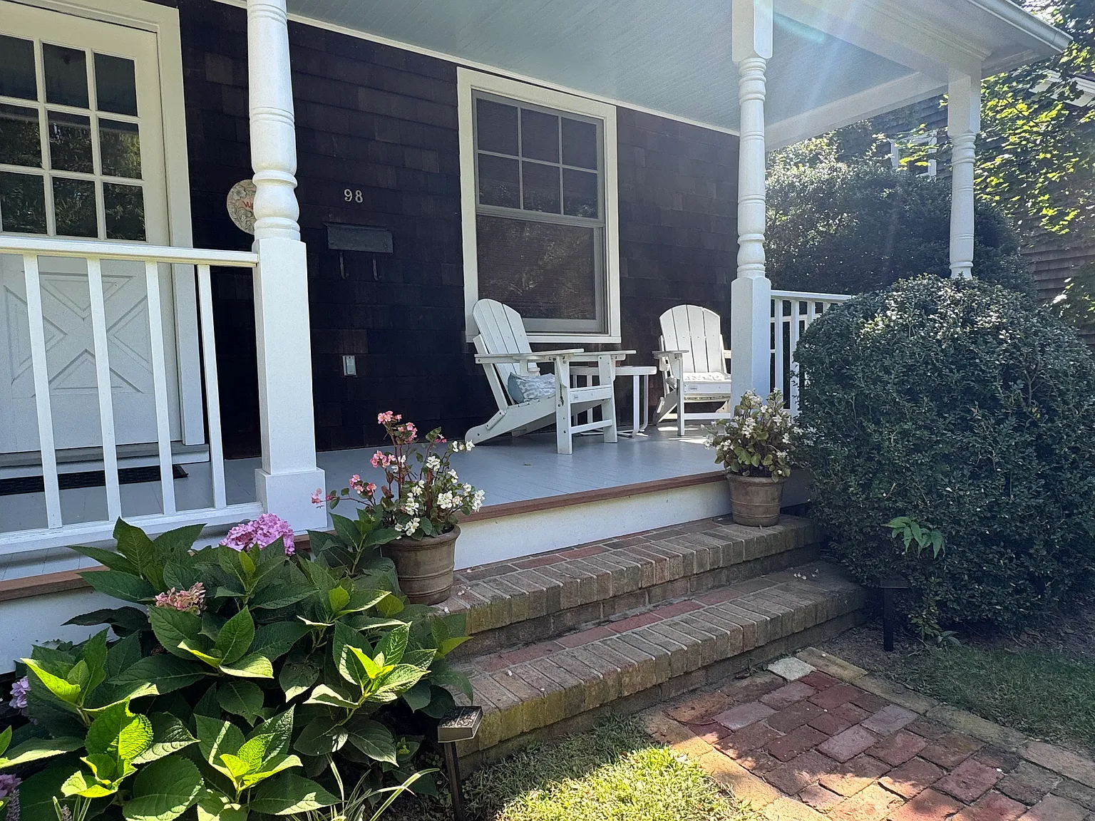 Heart Of Southampton Village, Walk to Ocean and Shops — Photo 1