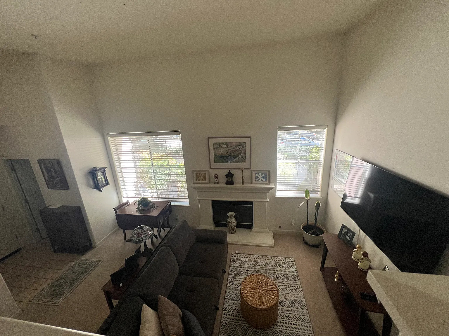 3 bed, 2.5 bath, 1628 sqft, $4,200 — Photo 4