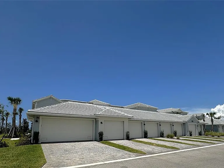 14241 Heritage Landing Blvd #1821 — Photo 20