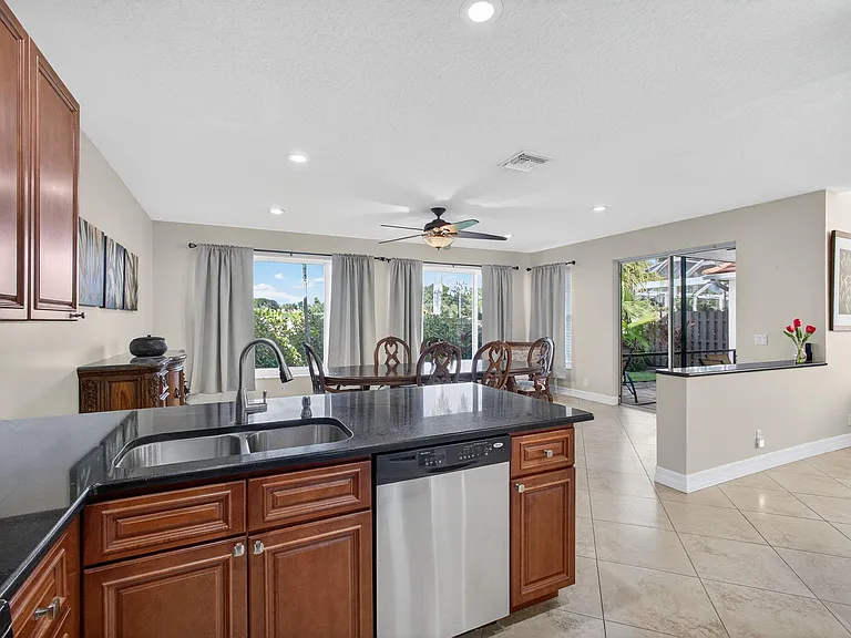 8400 Heritage Club Dr — Photo 19