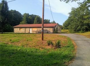 1198 Airport Rhodhiss Rd #1, Hickory, NC 28601