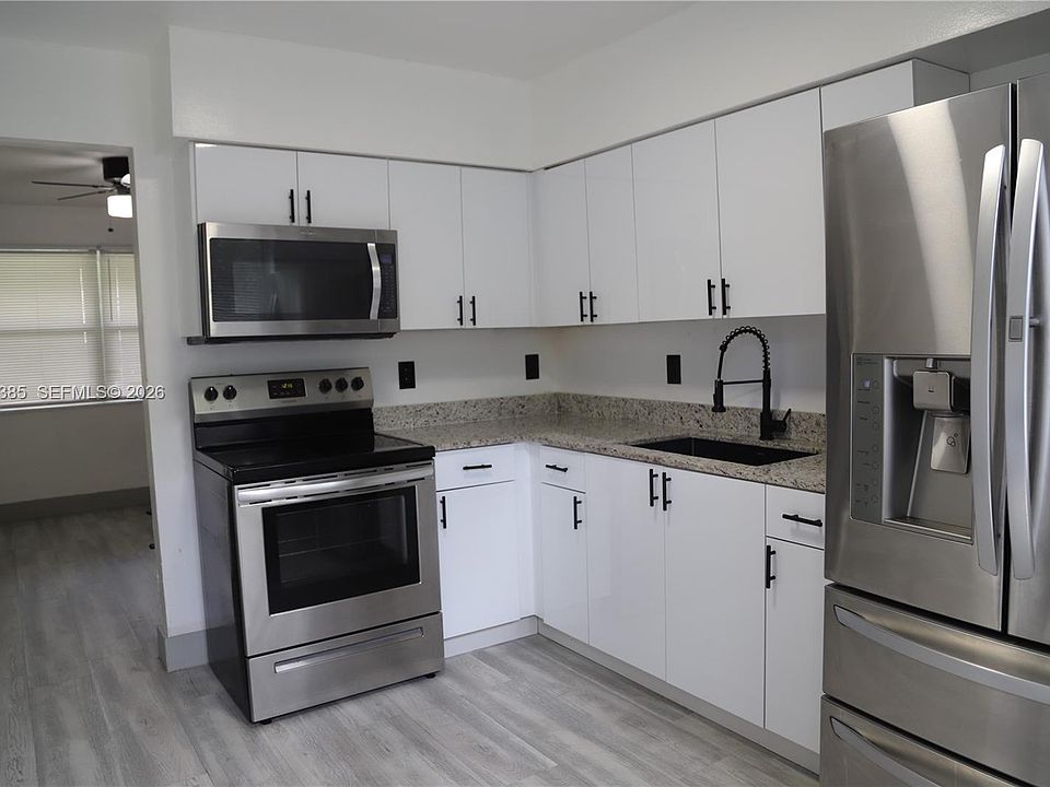 1st image of 410 SW 9th Ave #1E