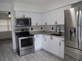 410 SW 9th Ave, Hallandale, FL