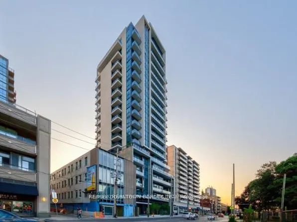 1486 Bathurst St #303, Toronto, ON M5P 0A5