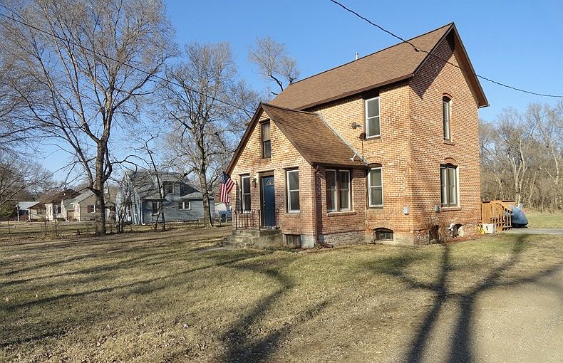 1st image of 900 Peninah St